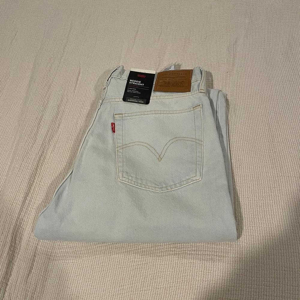 Levi's Wedgie Fit Straight Light Wash Jeans